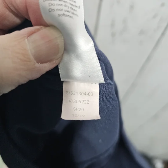 Athleta Women's Salutation Stash Pocket Tight 19" Inseam Navy Blue Size Medium. - Picture 10 of 10